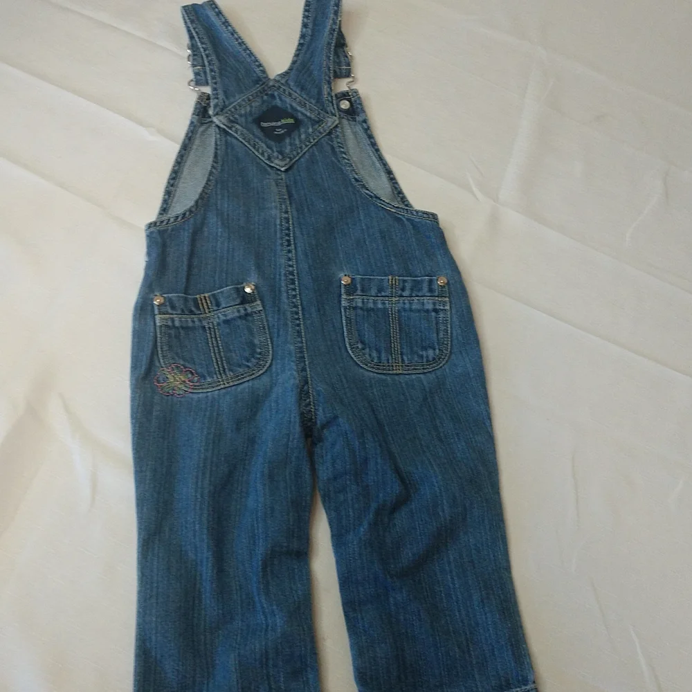 Genuine Kids Oshkosh bib overalls. Size girls 18 mos.